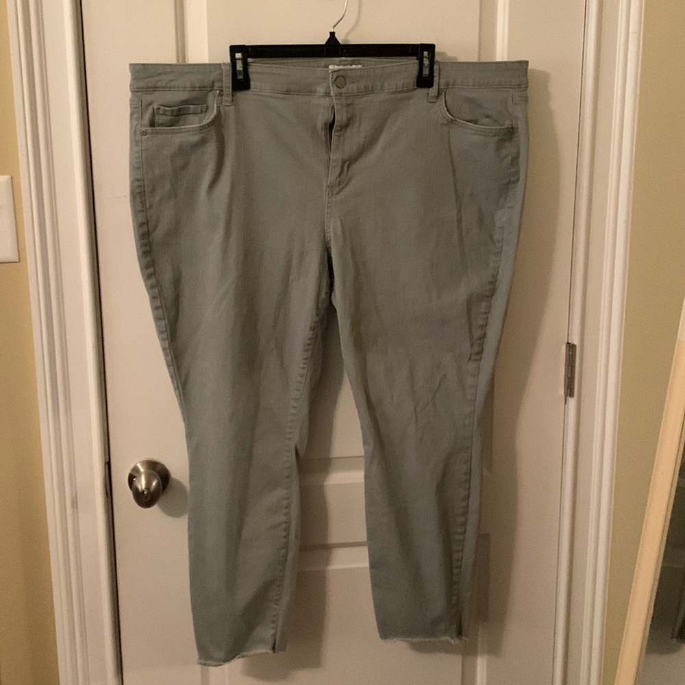 EUC Sonoma grey stretchy 5-pocket skinny jeans with raw hem size 22W